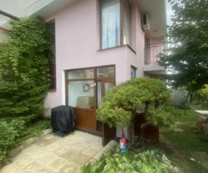Двухэтажный дом с бассейном в комплексе Chairite Кошарица, Болгария